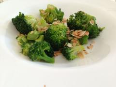 Broccoli cu fulgi de migdale 1