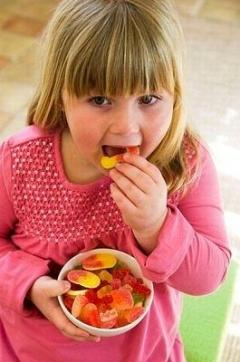 Copiii care consuma dulciuri in exces, vor fi mai violenti la maturitate 1