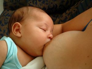 Alaptarea bebelusului. Stimularea lactatiei. Suplimente nutritive.